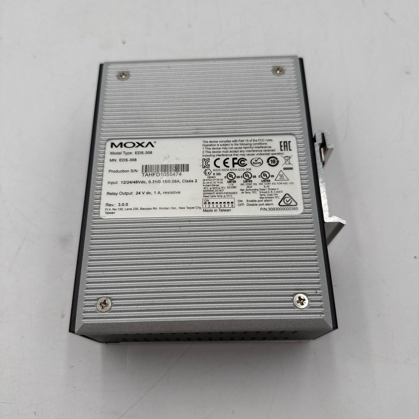 MOXA EDS-308 8-Port Unmanaged Ethernet Switch Rev 3.0.0 3093000000365 24VDC 1A Used