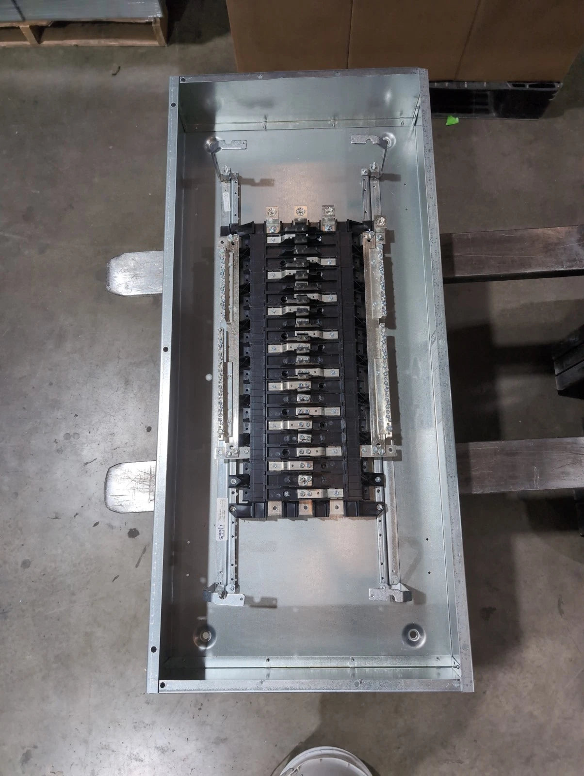 Siemens P1E42ML250ABST P1 Panelboard 250A 480/277V 3PH MLO Panel 250 Amp 42 Cir New