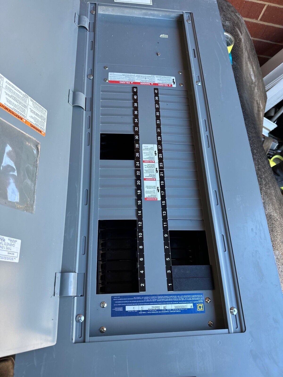 Square D NF Panelboard 250A 600Y/347V 240V 3PH 4W 42 Cir Box MH44 Indoor P318 Used