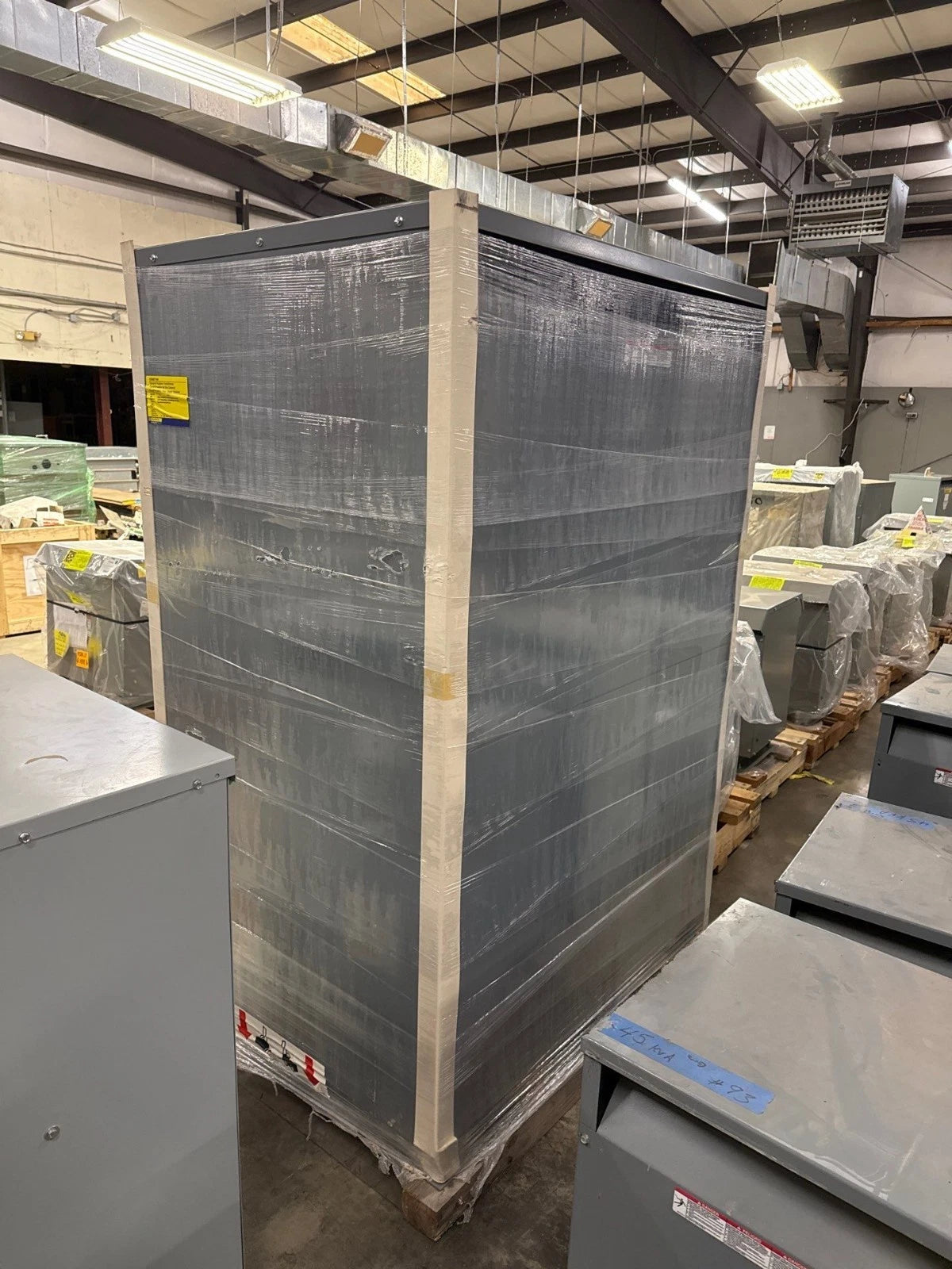 500KVA Square D EE500T76H Transformer Pri 480V Sec 480/277V 3PH Indoor Encl New