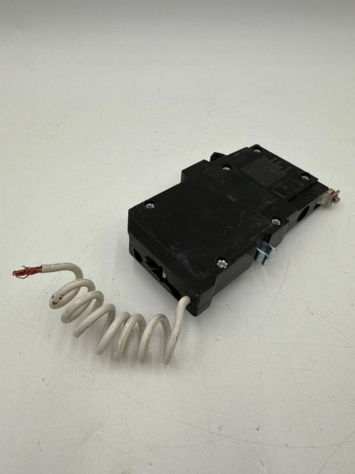 Square D QOB120VHCAFI Circuit Breaker 20A 1P 120V 1PH QOB 20 Amp 1 Pole 22kA Used