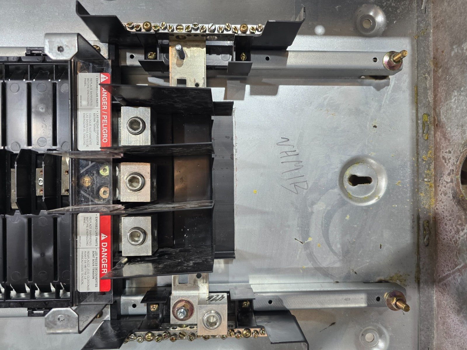 Square D NF Panelboard 250A 600/347V 3PH 4W MLO 250 Amp Panel 42 Cir Indoor MH44 Used