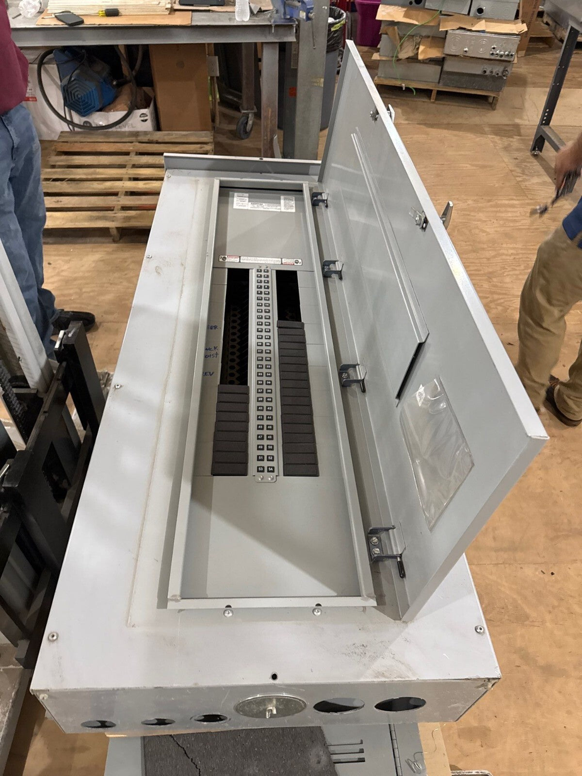 Siemens P3E62ML800ATS P3 Panelboard 800A 480/277V 3PH 4W 54 Cir 800 Amp Panel Used