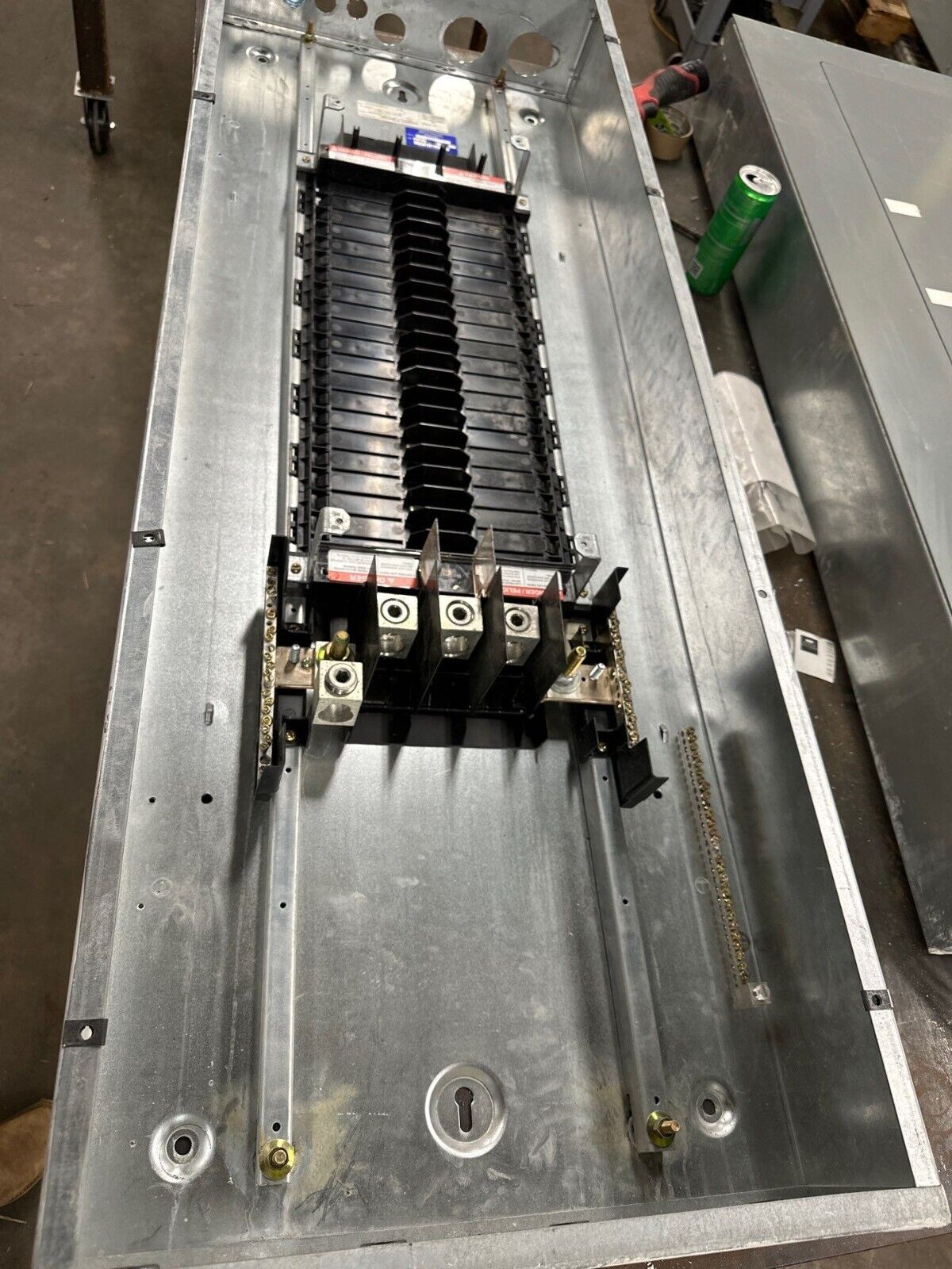 Square D NF Panelboard 400A 600Y/347V 3PH 4W MLO 42 Cir Main Lug Indoor Encl P373 Used