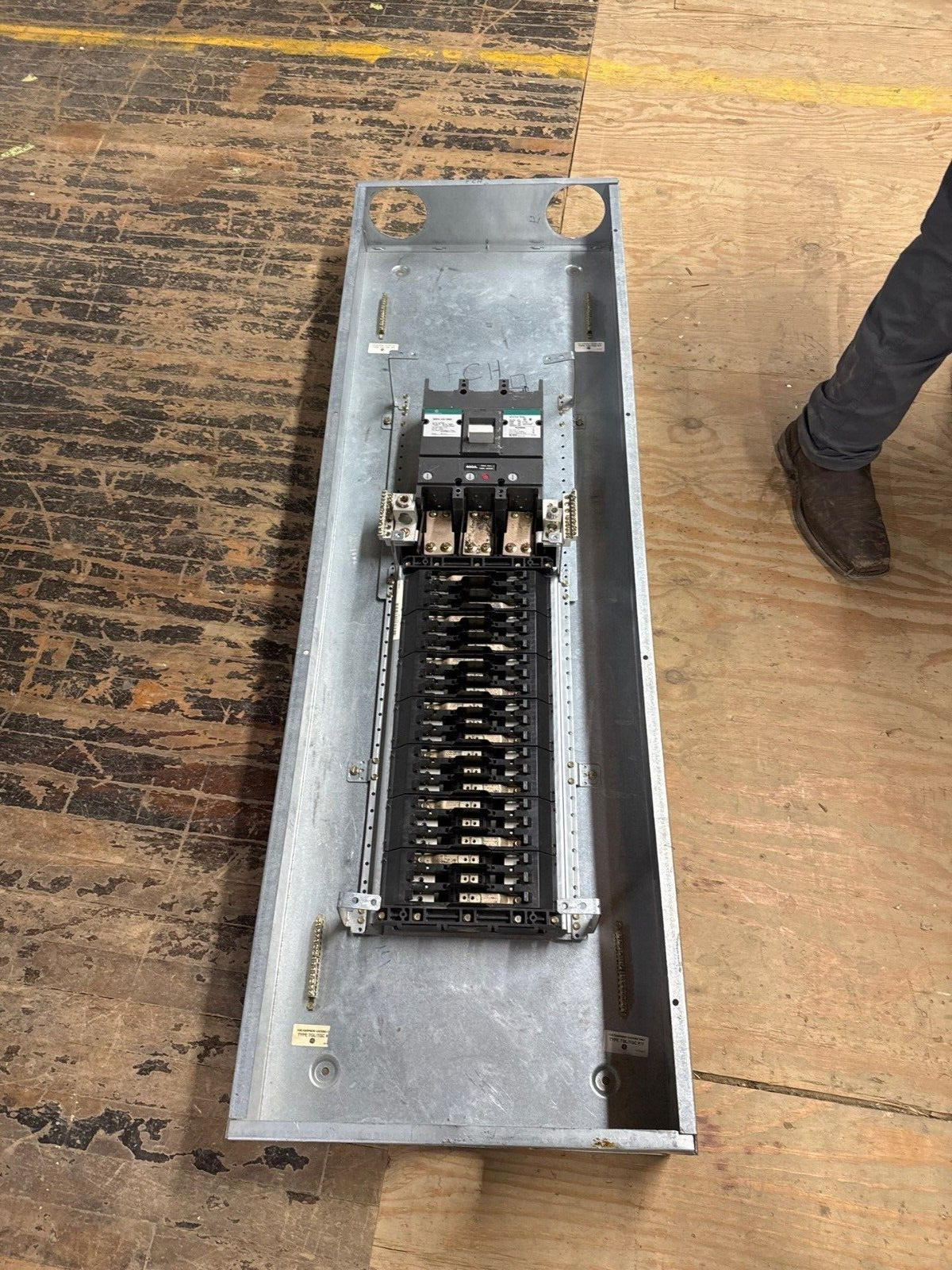 GE AEF3424BT Panelboard 400A 480/277V 3PH 4W Indoor Encl 42 Cir MCB TJJ436400 P020 Used