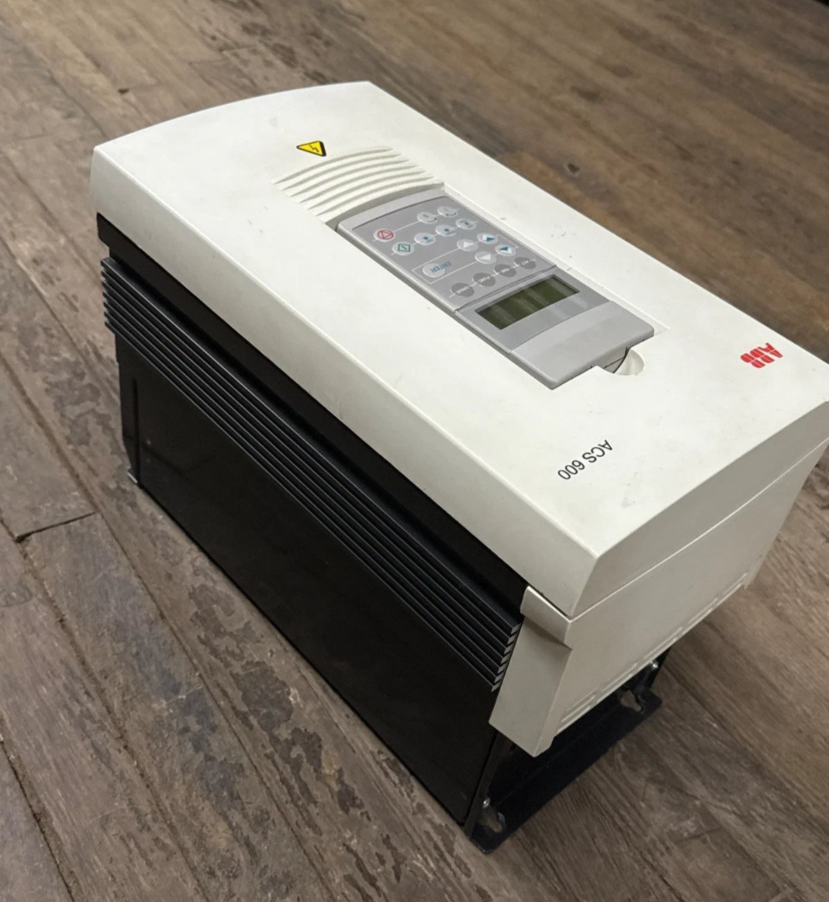 ABB ACS601-0006-4-000B1200800 Variable Freq Drive 5HP 380-500VAC 3PH 48-63Hz Used