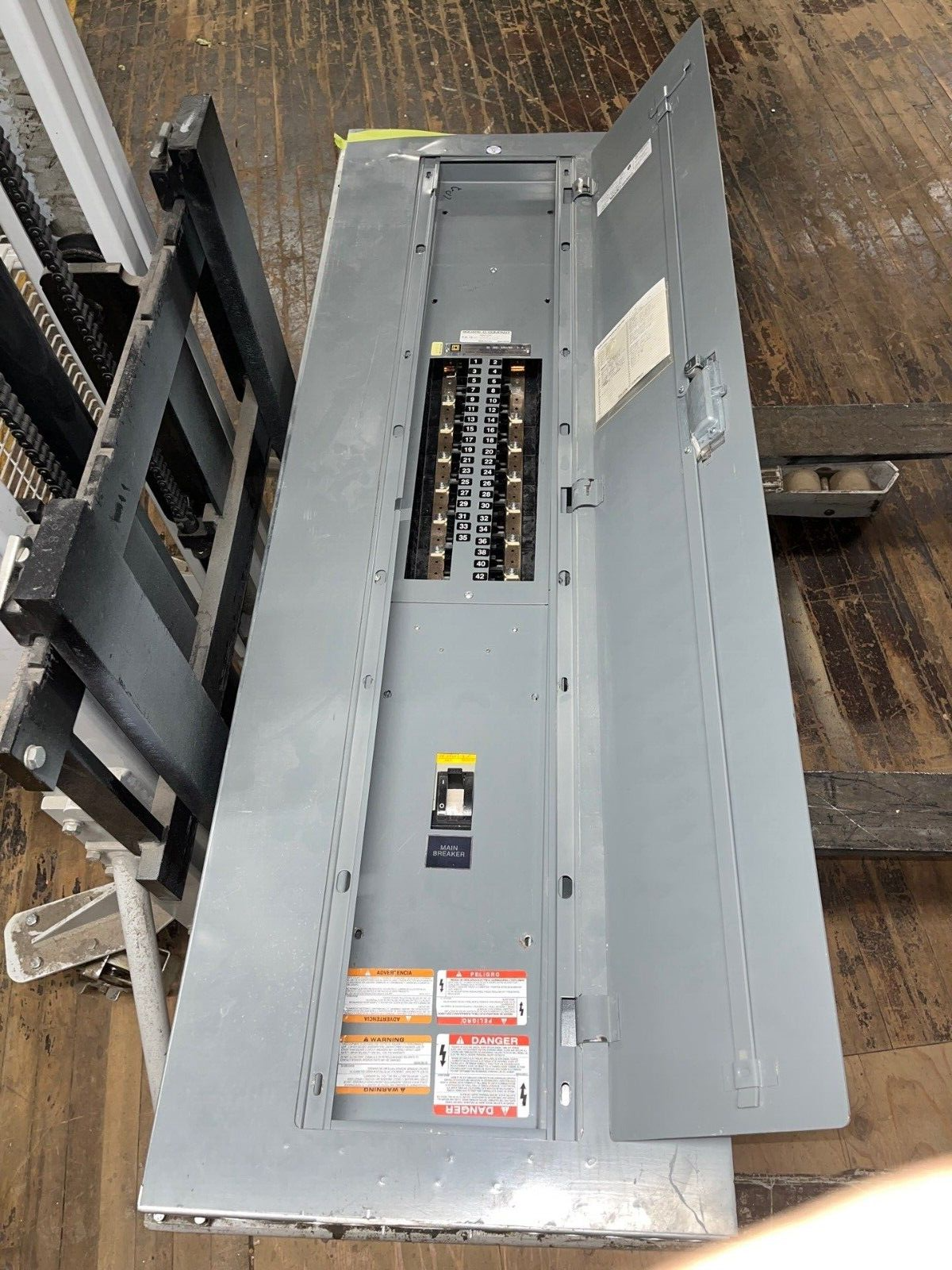 Square D NQOD Panelboard 225A 208/120V 3PH 4W Indoor Encl MCB 42 Cir KCL34225 P565 Used