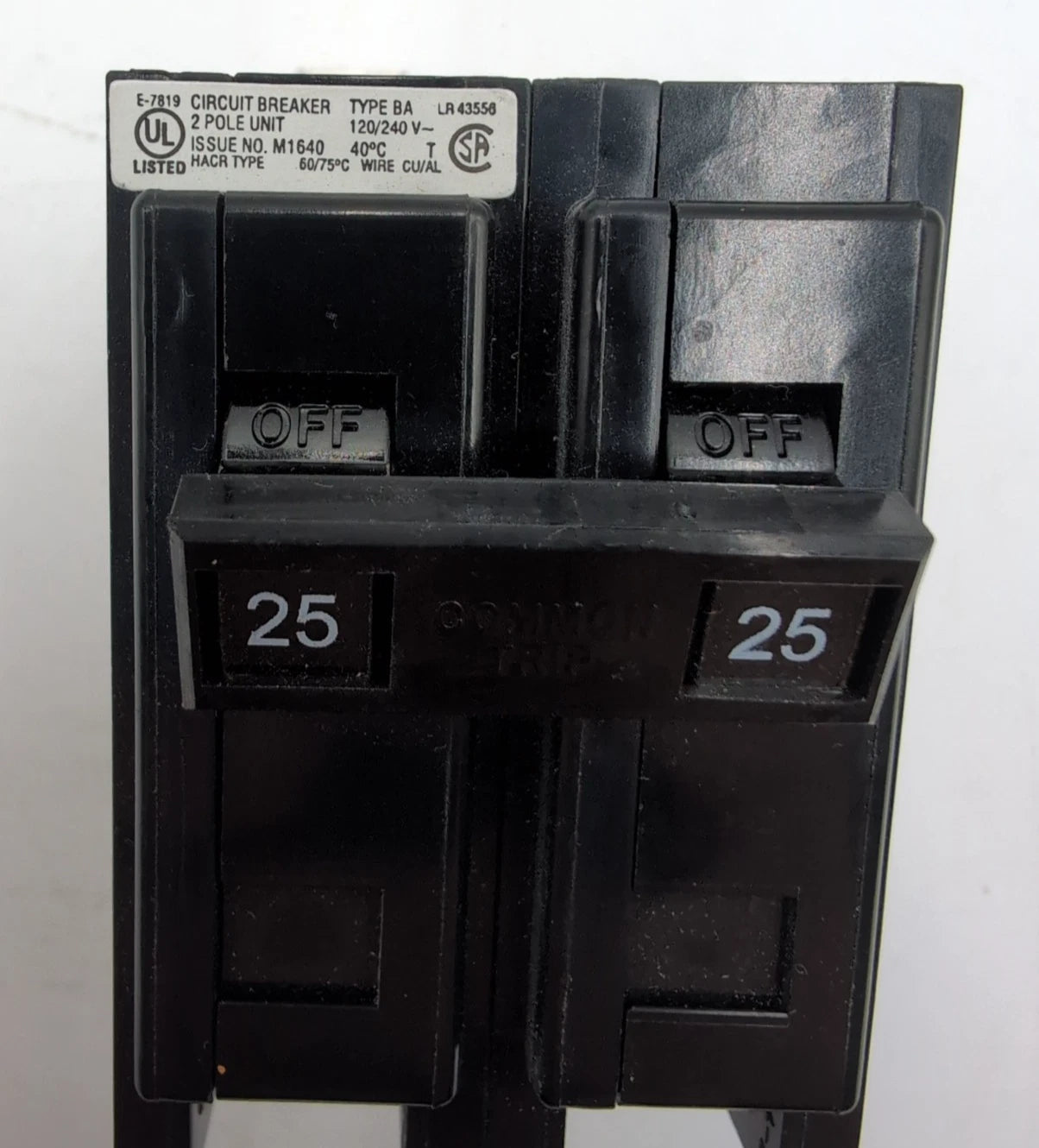 Eaton Cutler Hammer BAB2025H Circuit Breaker 25A 2P 240V 1PH BA225 25 Amp 2 Pole Used