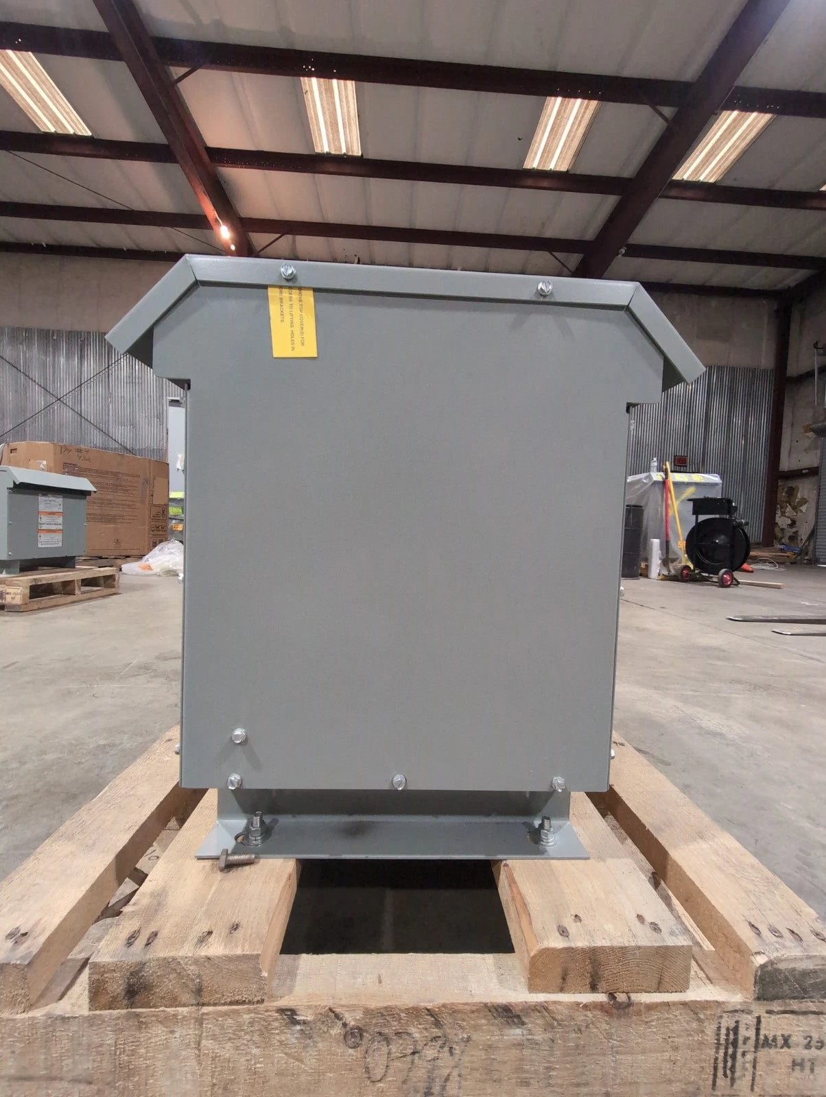 15KVA Siemens 3F3Y015D16 Transformer Pri 480V Sec 208/120V 3PH 3R Encl Outdoor New