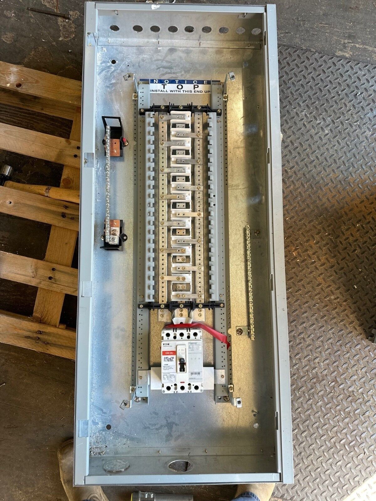 Eaton PRL1A Pow-R-Line Panelboard 150A 208Y/120V 3PH 4W Indoor Encl 42 Cir MCB P530 Used