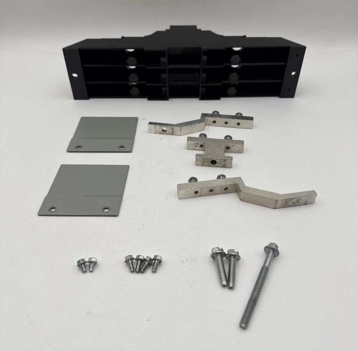 Siemens BBKVA4P2P3 Twin Strap Kit For 3VA41 Breakers 125A Max P2 or P3 Panel Used