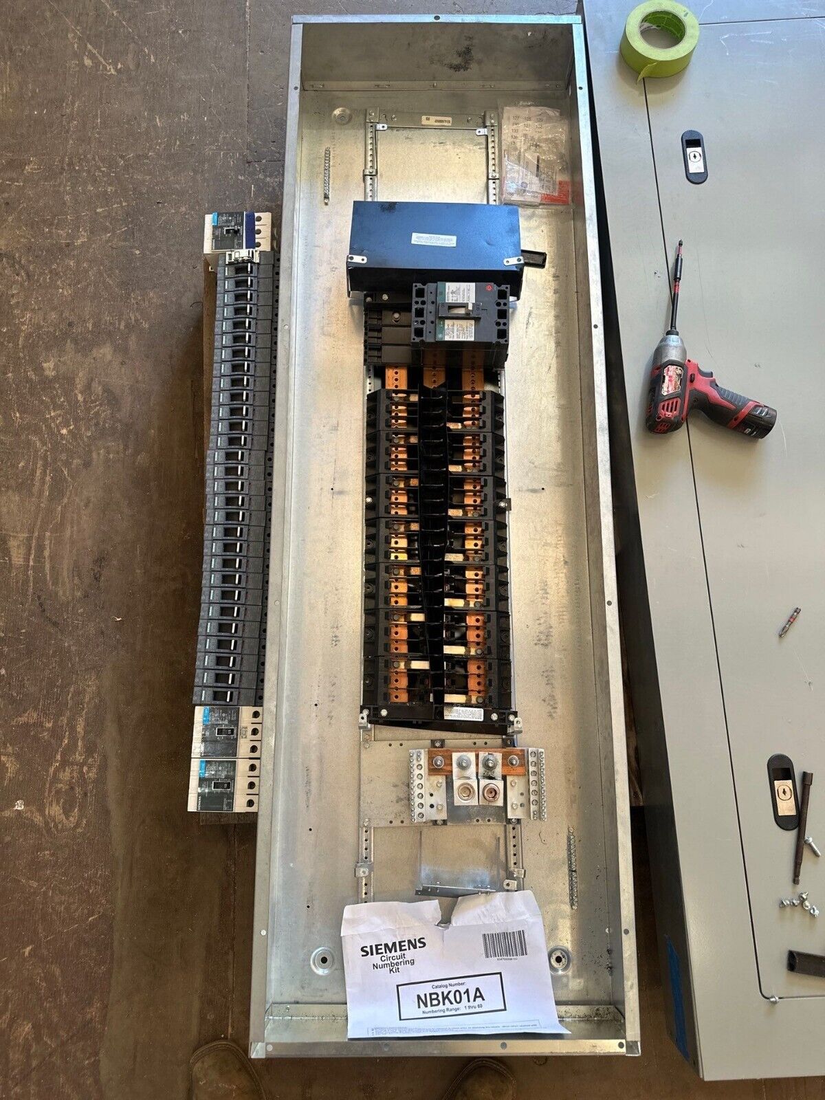 GE AEF3426MBX Panelboard 600A 480/277V 3PH 4W 42 Circuit Indoor Encl AB64B MCB P519 Used