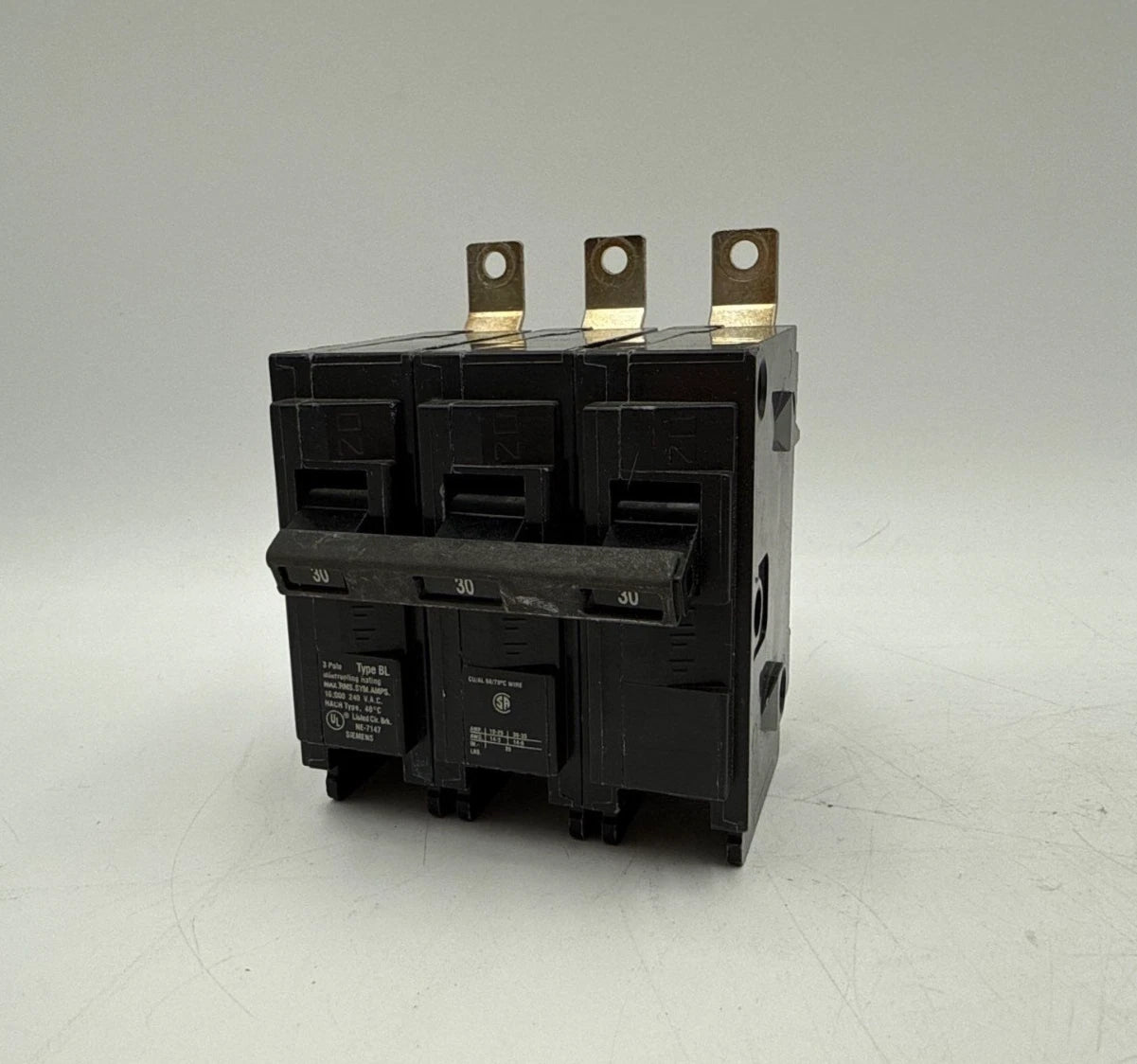 Siemens B330 Circuit Breaker 30A 3P 240V 3PH BL 30 Amp 3 Pole Bolt On Used