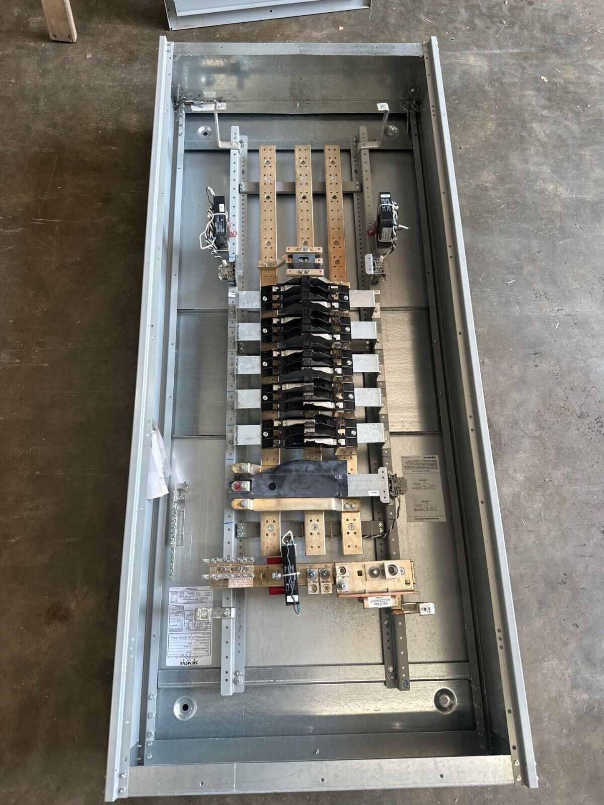 Siemens P4E75J1400ETS P4 Panelboard 400A 480/277V 3PH 4W 30 Cir Indoor Encl MCB P025-NS New