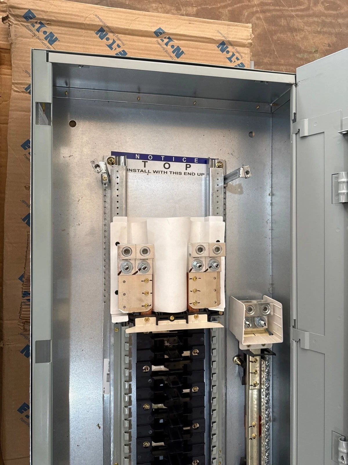 Eaton PRL2A Panelboard 600A 208/120V 3PH 4W MLO Panel 600 Amp 54Cir EZB2072R New New