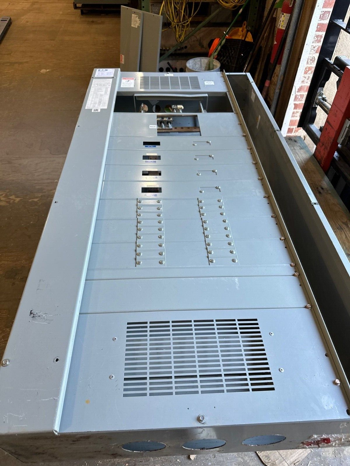 Eaton PRL4 Panelboard 800A 208Y/120V 3PH 4W 42 Circuit Indoor Encl BX3673P P547 Used