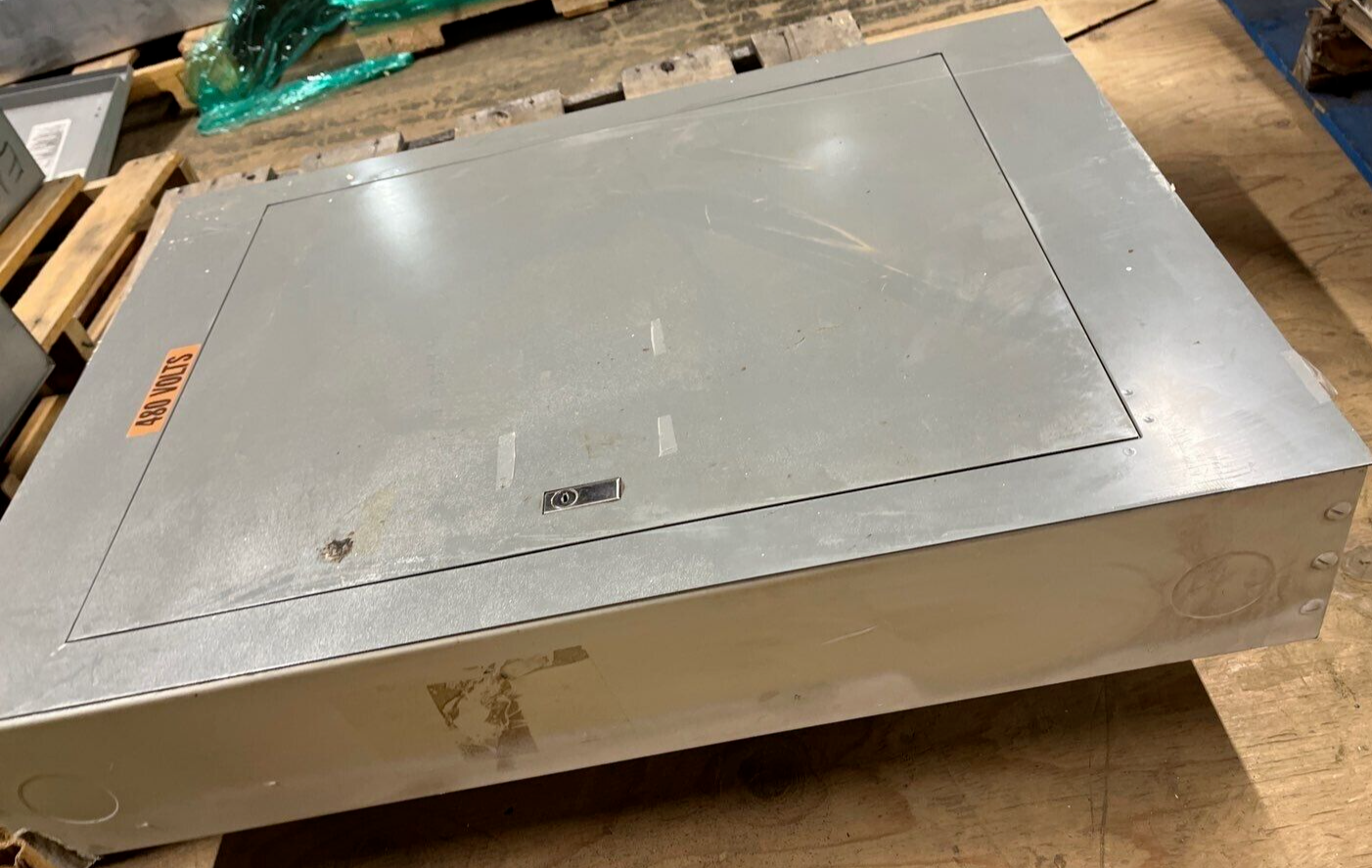 Square D HCN 225 Amp 3 Phase 4 Wire 480/600 volt I-Line MLO Panelboard P266 Used