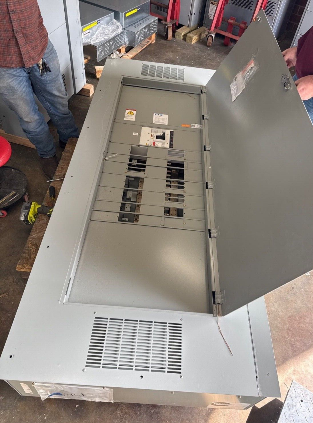 Eaton PRL4B Panelboard 800A 240/120V 3PH 4W Indoor Encl 36 Cir MCB MDL3800F P633-NS New