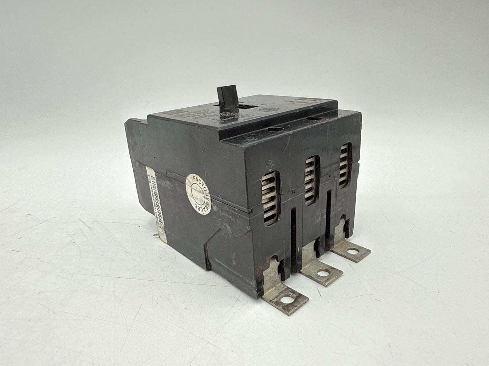 Eaton GHB3050 Circuit Breaker 50A 3P 480/277V 3PH GHB 50 Amp 3 Pole Bolt On