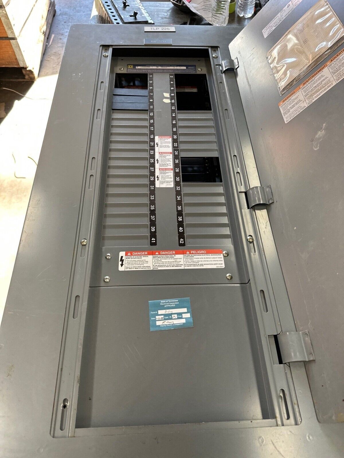 Square D NF Panelboard 250A 600V 3PH 4W MLO 42 Cir Main Lug Indoor NEMA 1 250Amp P368 Used