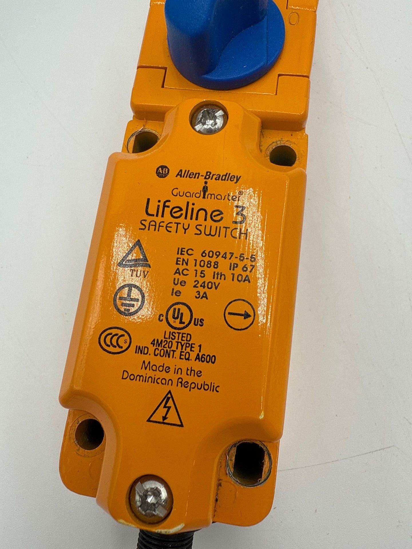 Allen Bradley 440E-D21BNYH Guardmaster Lifeline 3 Cable Pull Switch Used