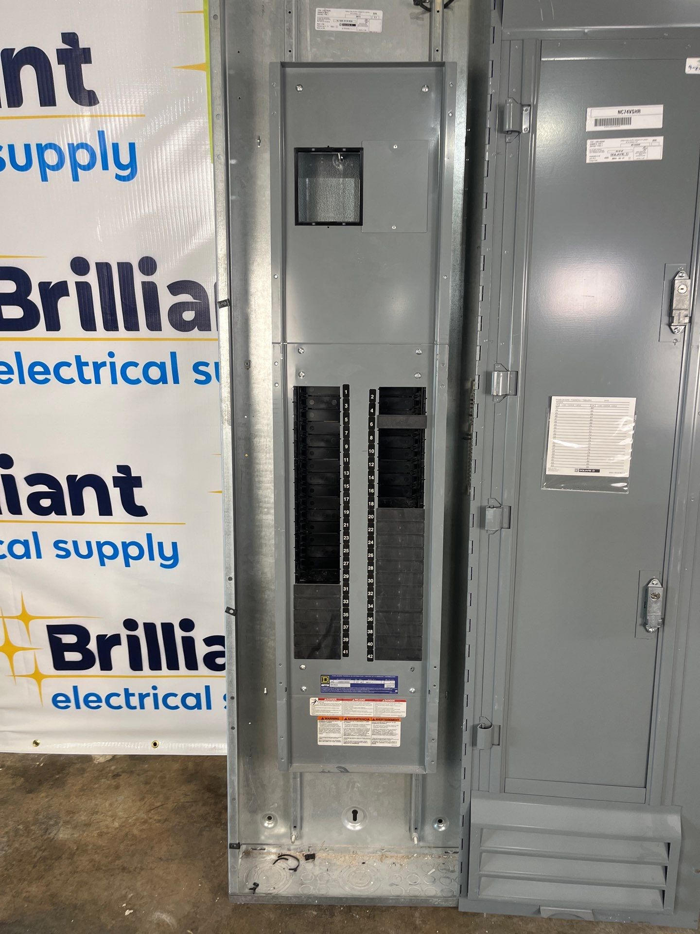 Square D NF Panelboard 400A 480/277V 3PH 4W 42Cir MLO Indoor Encl MH74 Used