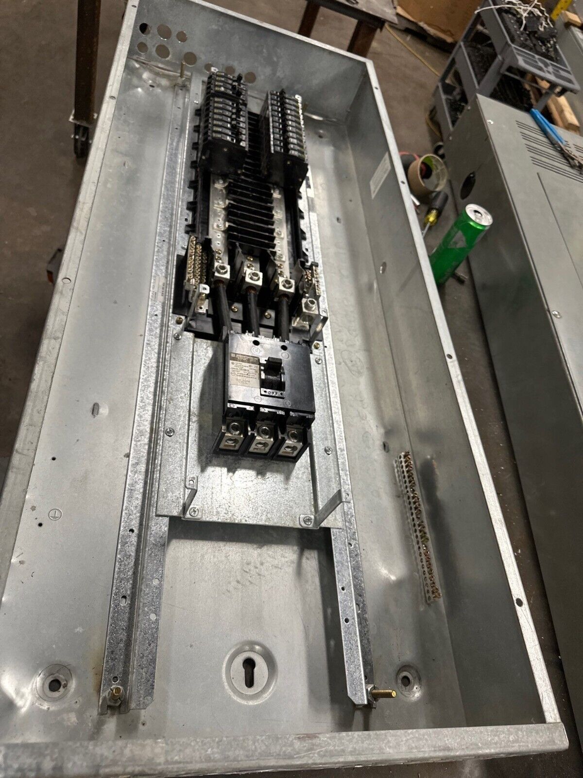 Square D NQOD442M225 Panelboard 225A 208/120V 3PH MCB Indoor Encl 42 Cir Q2L3100 P371 Used