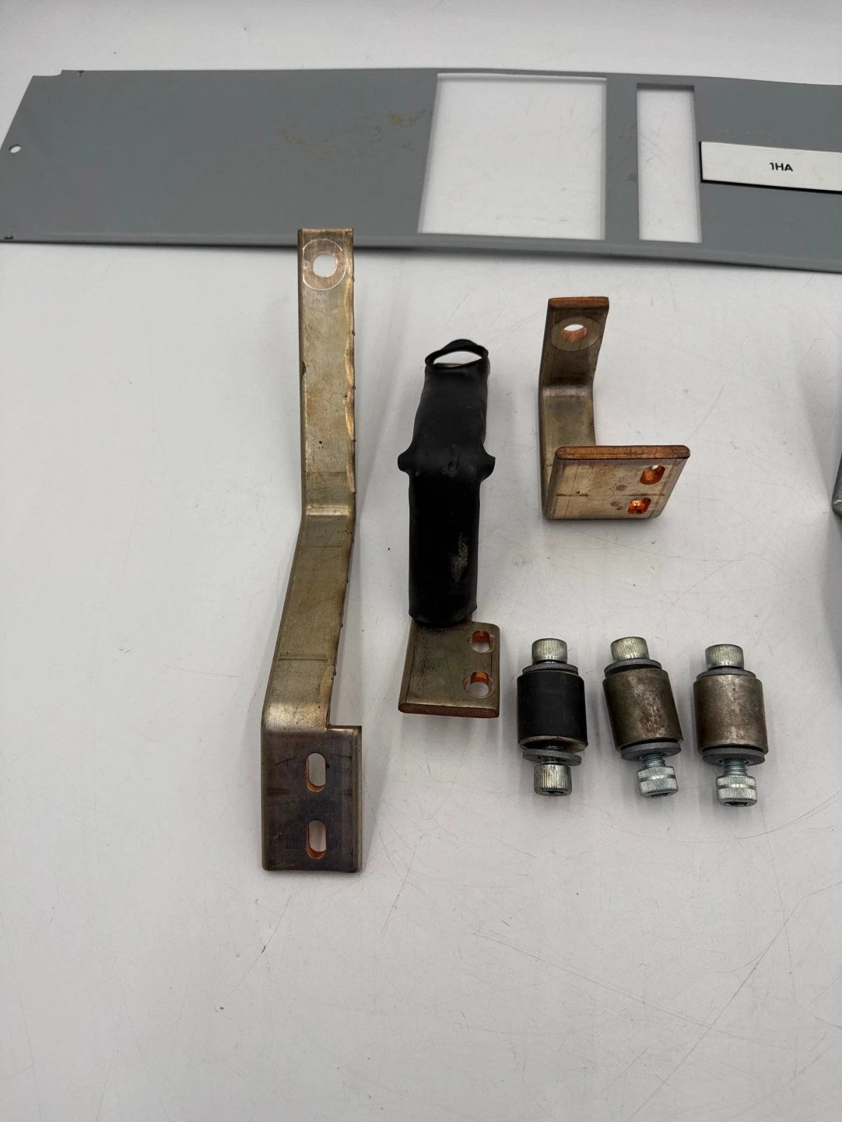 EATON Cutler Hammer KDS4K Circuit Breaker Mounting Hardware for PRL4a KPRL4KDS Used