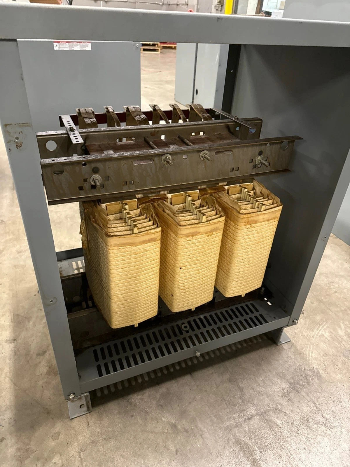 Square D 112.5KVA EE112T3H Transformer 3PH Pri 480V Sec 208Y/120V Indoor T282 Used