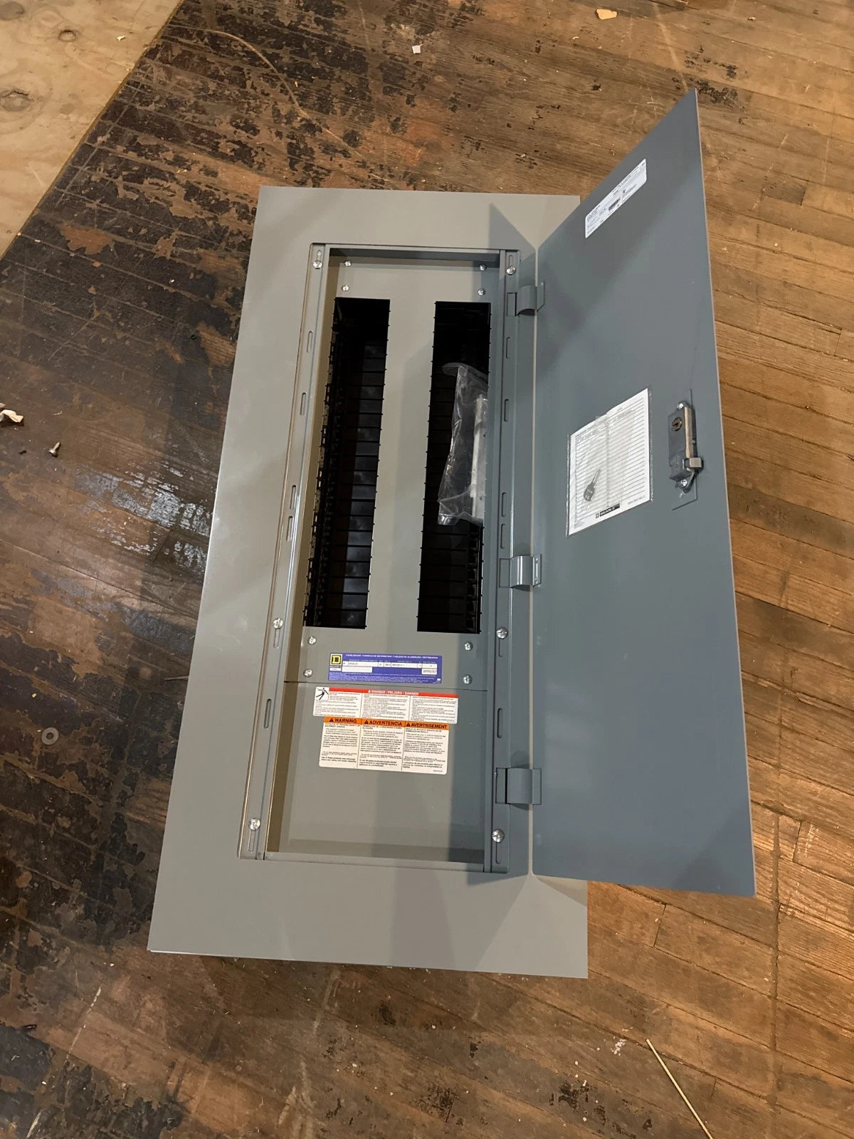 Square D NF442L2C Panelboard 250A 600/347V 3PH 4W MLO Panel 250 Amp 42 Cir New