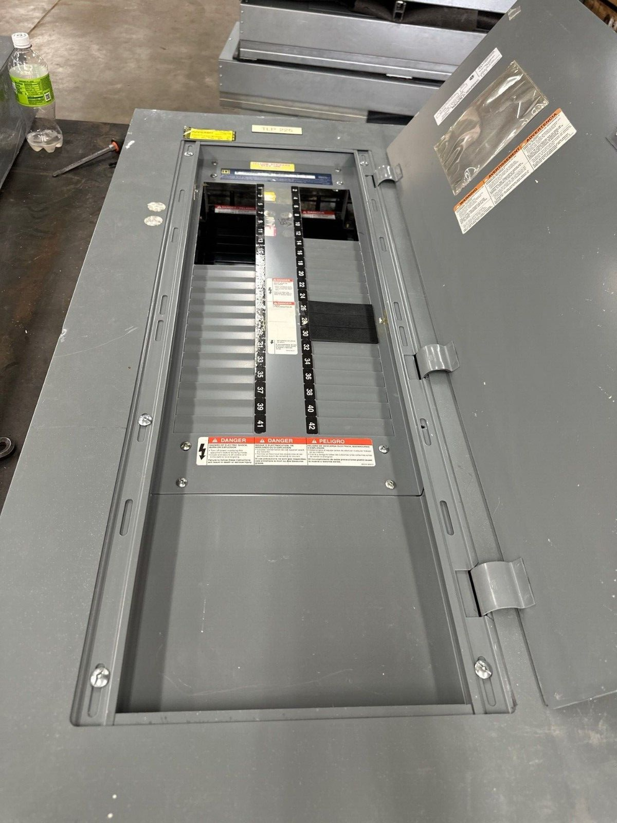 Square D 250A NF Panelboard 600Y/347V 240V 3PH 4W 42 Cir Box MH44 250 Amp P398 Used