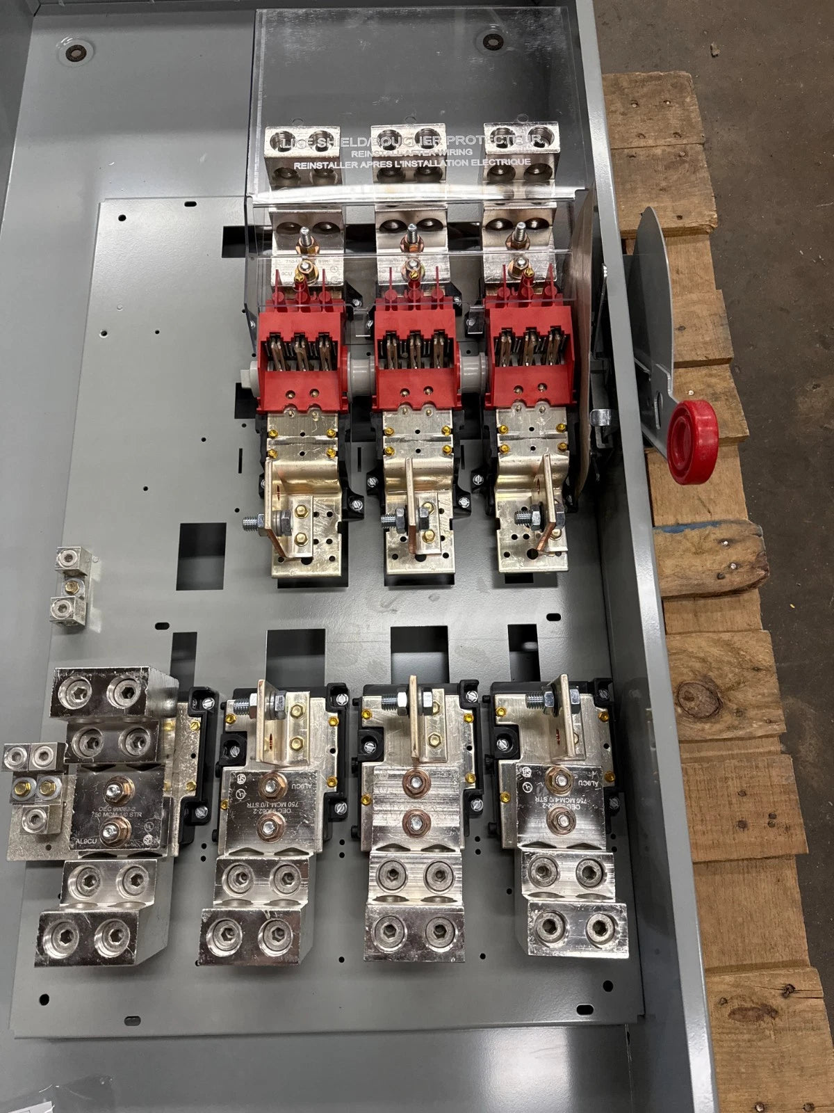 Eaton DH327NRK Safety Disconnect Switch 800A 3P 240V 3PH 3R Outdoor 800 Amp New