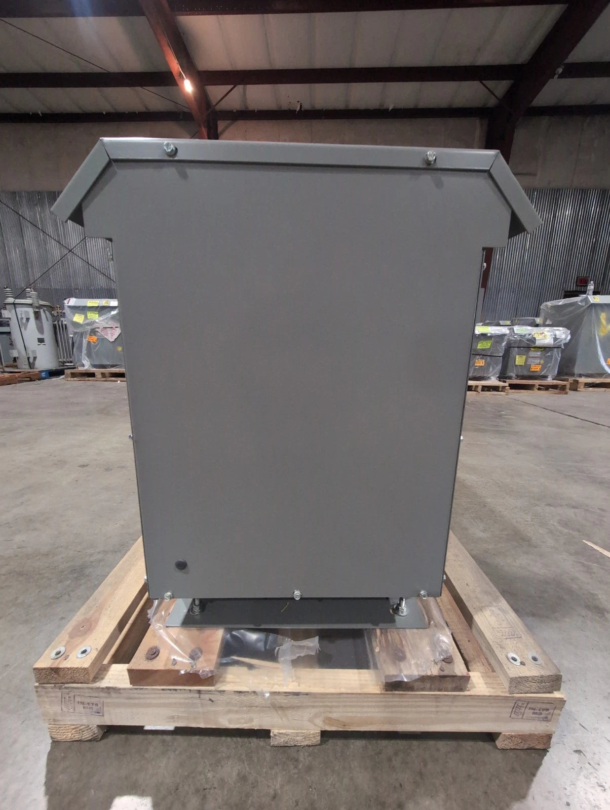 45KVA Siemens 3F3Y045D16 Transformer 3PH Pri 480V Sec 208/120V Outdoor 3R Encl New