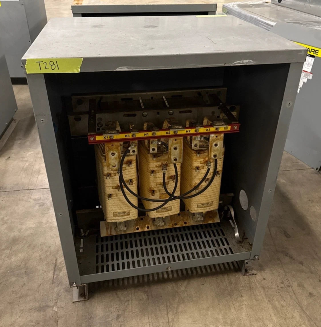 112.5KVA Square D EE112T3H Transformer 3PH Pri 480V Sec 208Y/120V Indoor T281 Used
