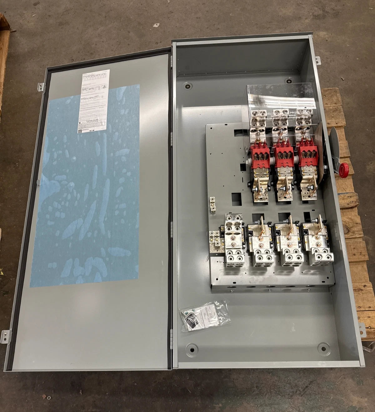 Eaton DH327NRK Safety Disconnect Switch 800A 3P 240V 3PH 3R Outdoor 800 Amp New