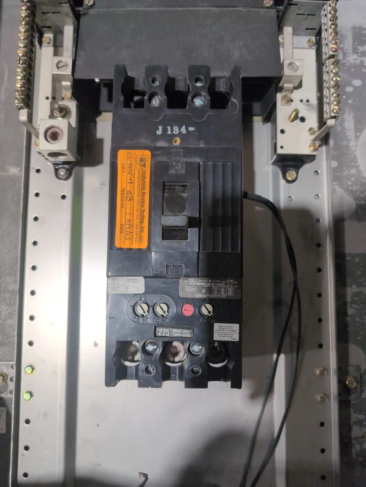 GE AEF3182BB Panelboard 225A 480/277V 3PH 4W 18 Cir MCB Panel 225 Amp TFJ236225 Used