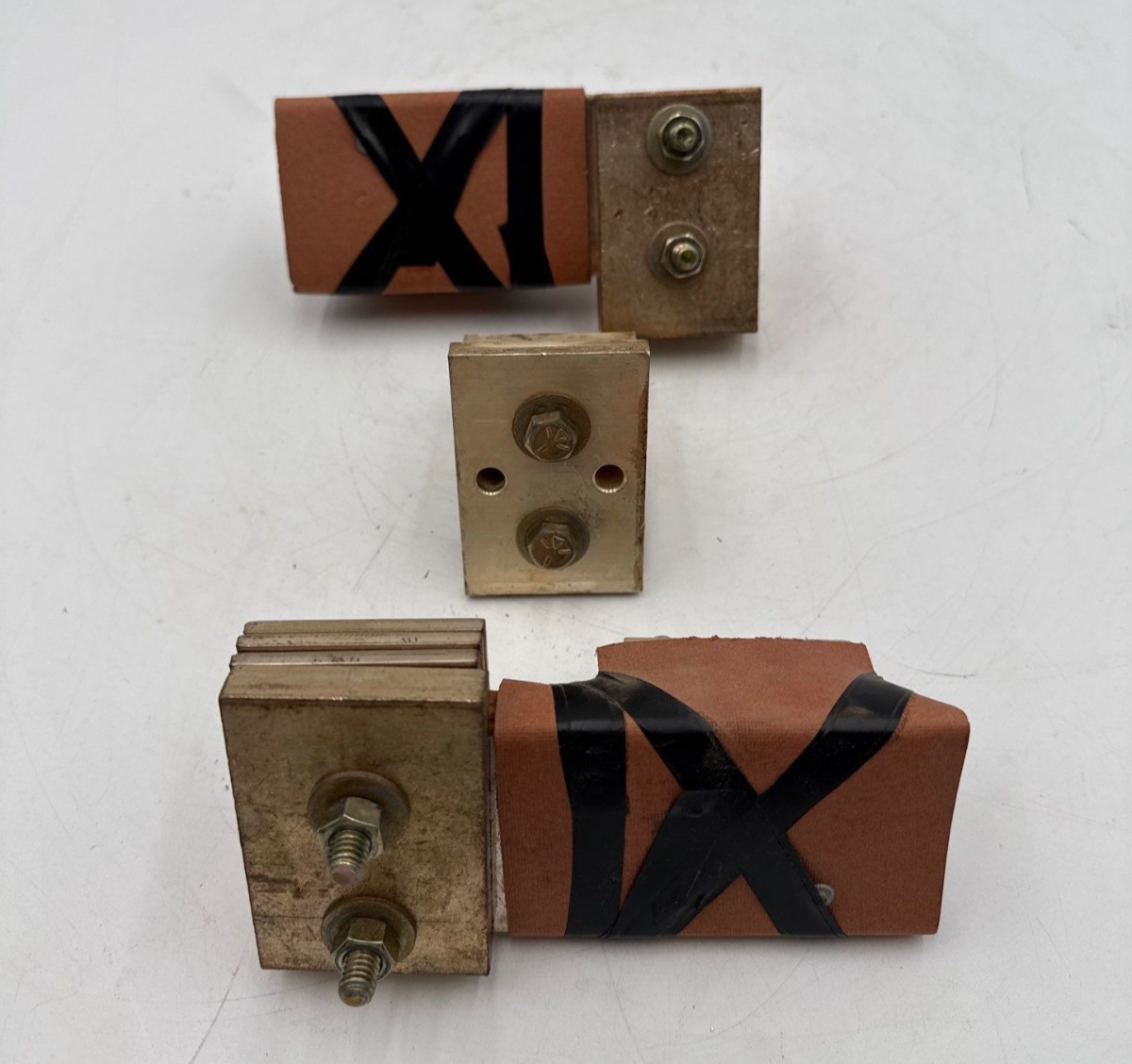 GE TJ4DPK Circuit Breaker Mounting Strap Kit 400A Max 600V Dual Twin BUS ONLY Used