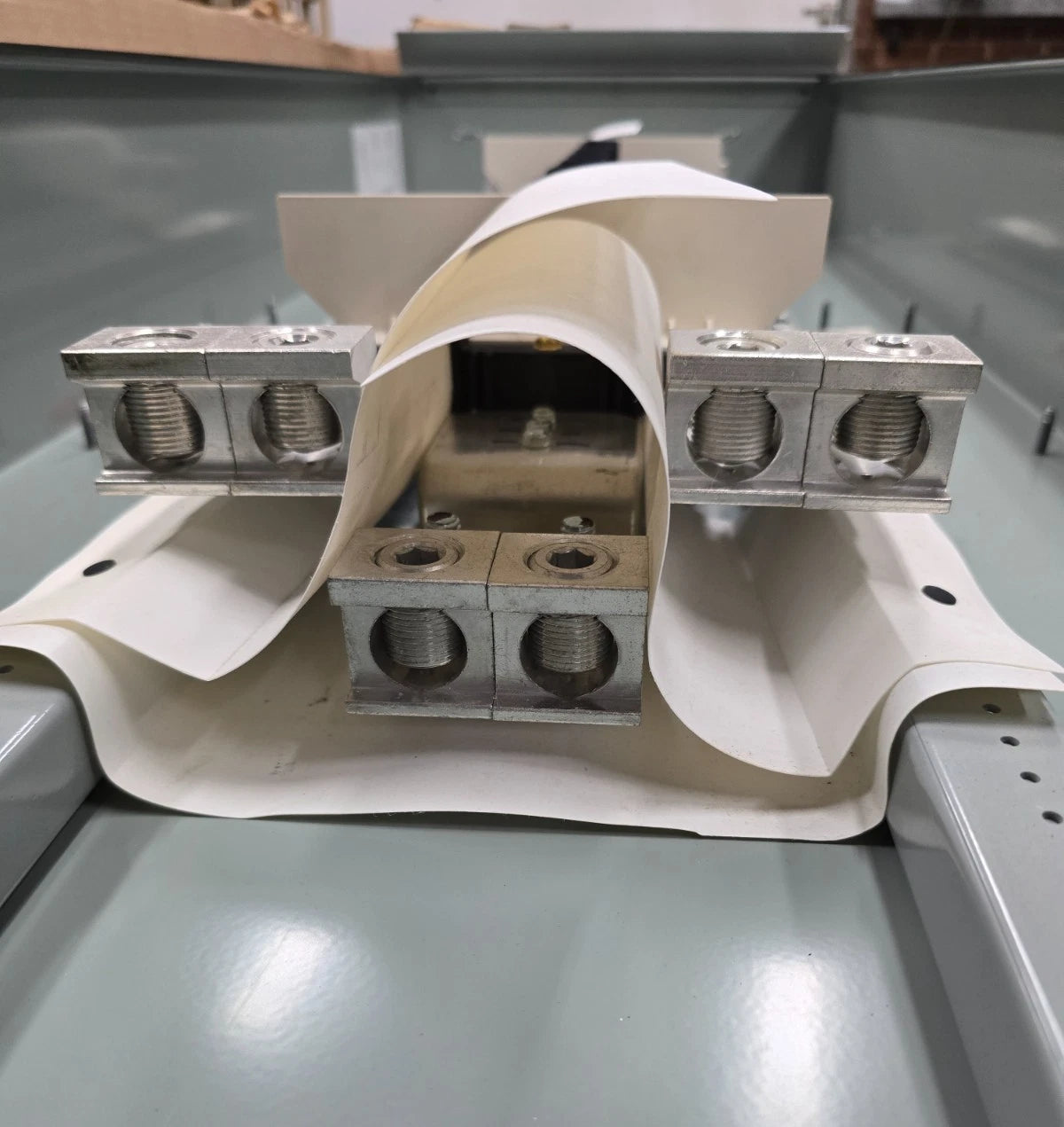 Eaton PRL2X Panelboard 400A 480/277V 3PH 4W 400 Amp 42 Cir MLO Panel 3R Encl New New