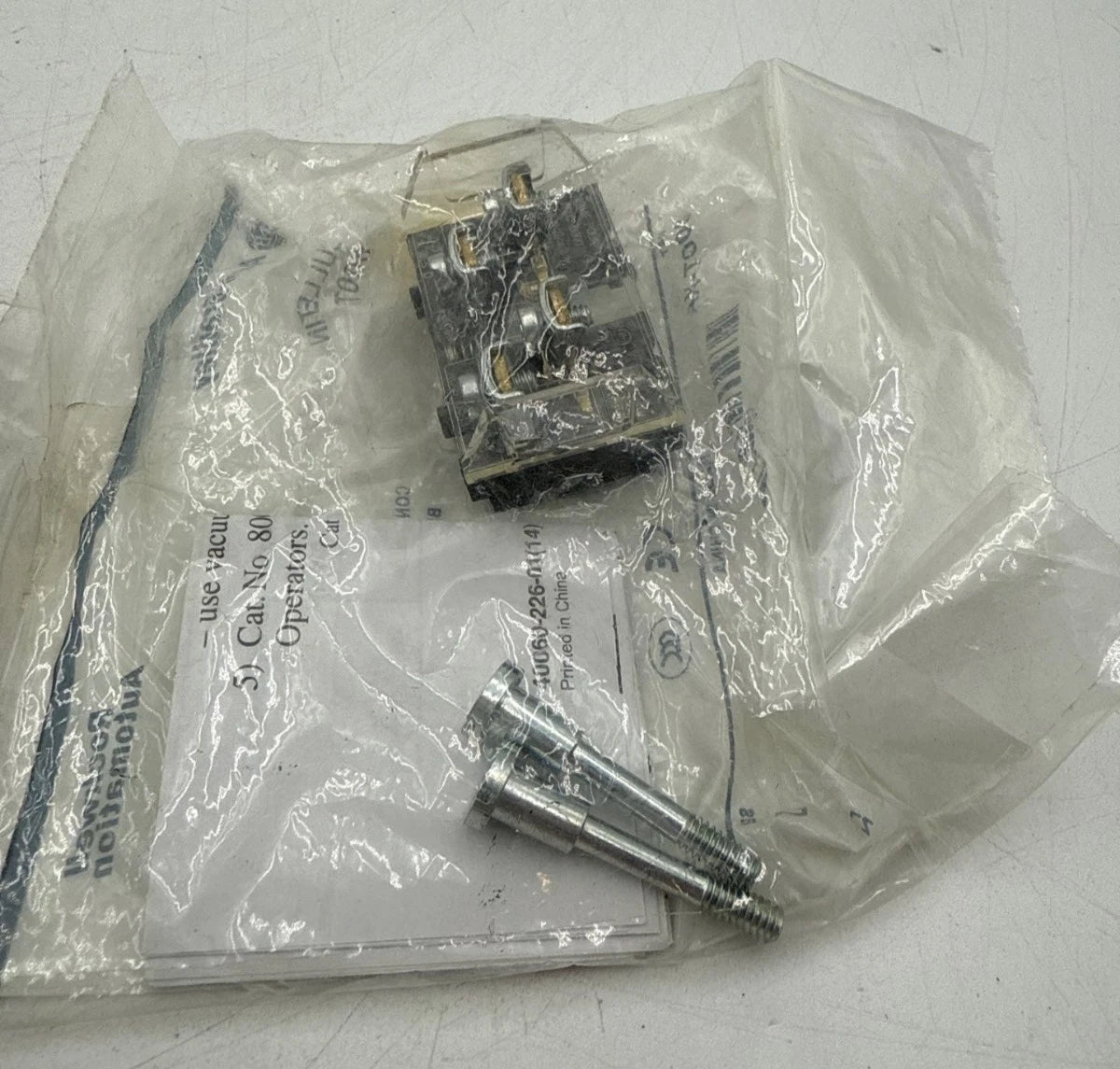 2PC Allen Bradley 800T-XA Contact Block For 30.5MM 600V 1 NO/1 NC 800TXA New