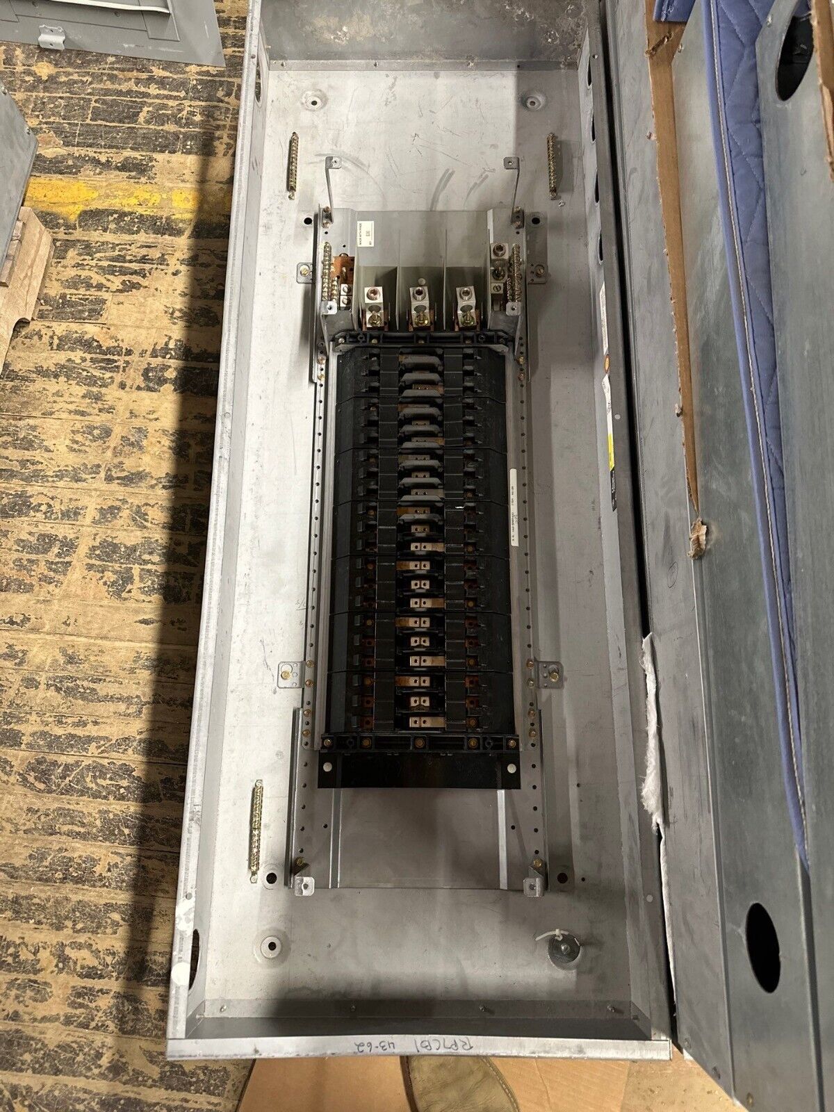 GE AQF3422MBX Panelboard 225A 208Y/120V 3PH 4W 42 Circuit Main Lug MLO 225 Amp P011 Used