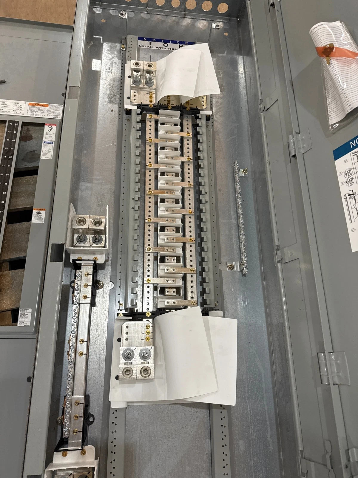 Eaton PRL1A Pow-R-Line Panelboard 400A 208/120V 3PH 4W MLO Panel 400 Amp 42 Cir Used