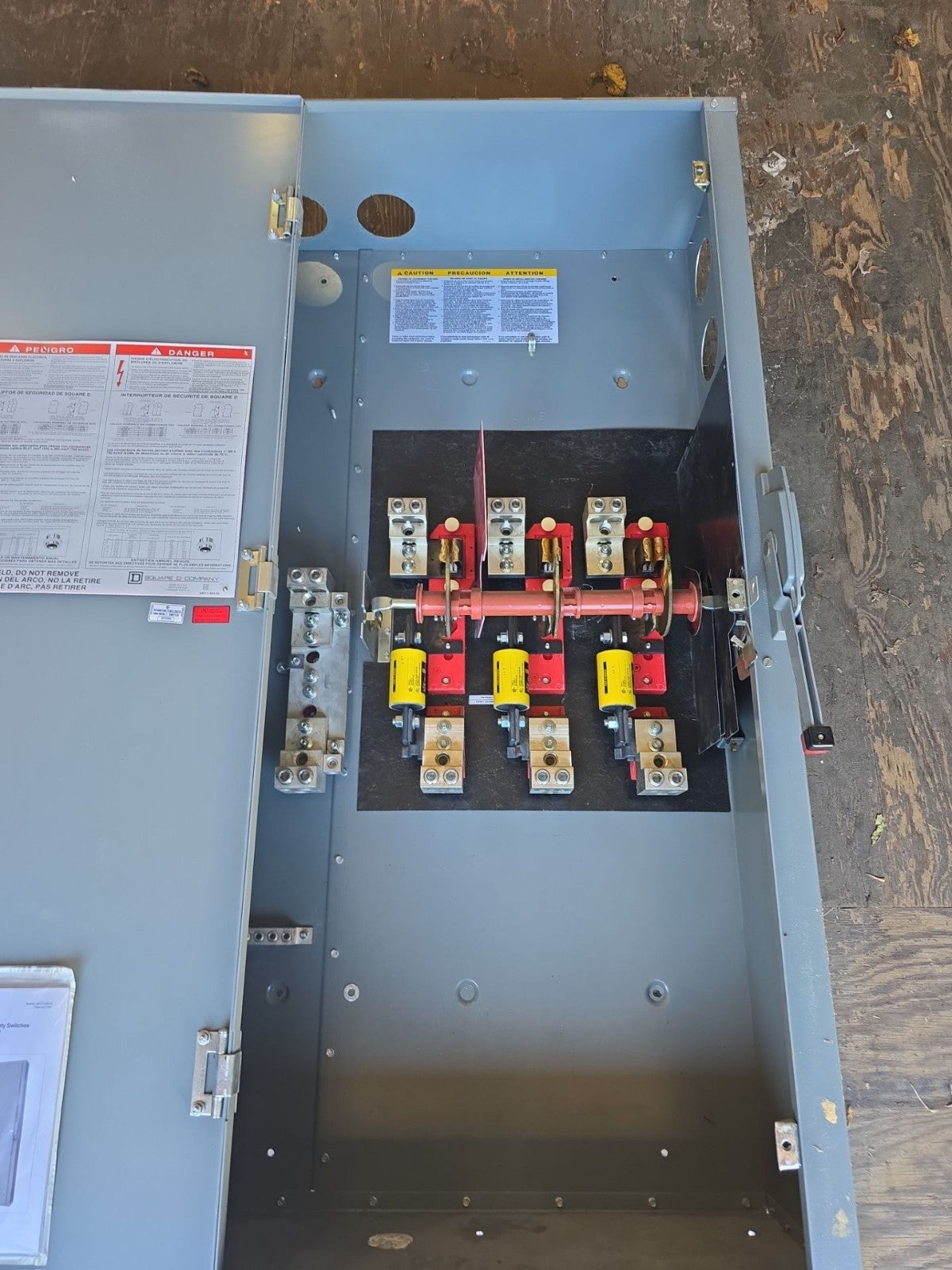 Square D H327N Safety Disconnect Switch 800A 3P 240V 3PH NEMA 1 Fusible 800 Amp Used