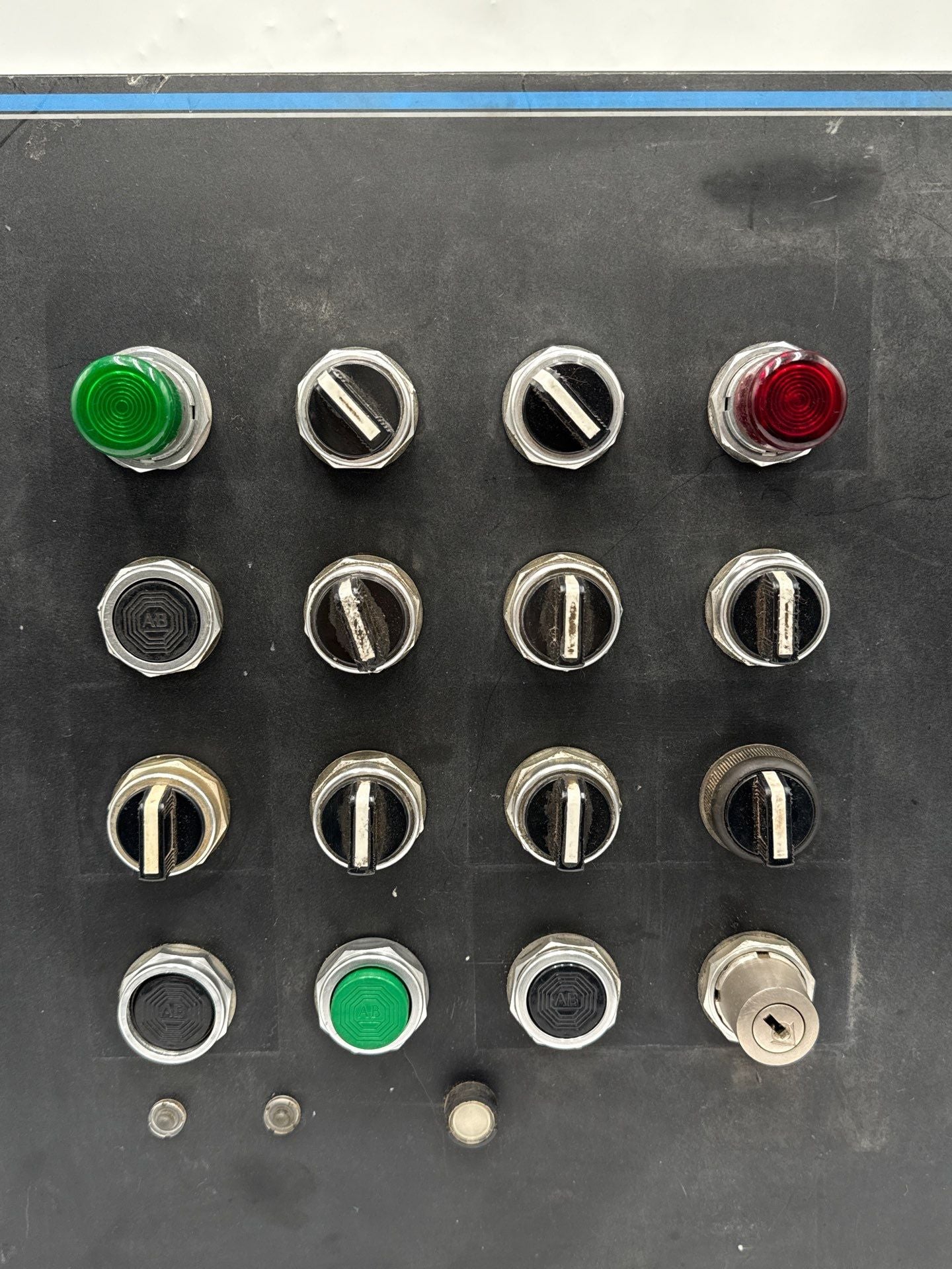 Allen Bradley 2705-T21J3 Bulletin 2705 Pushbutton Module Operator Panel Used