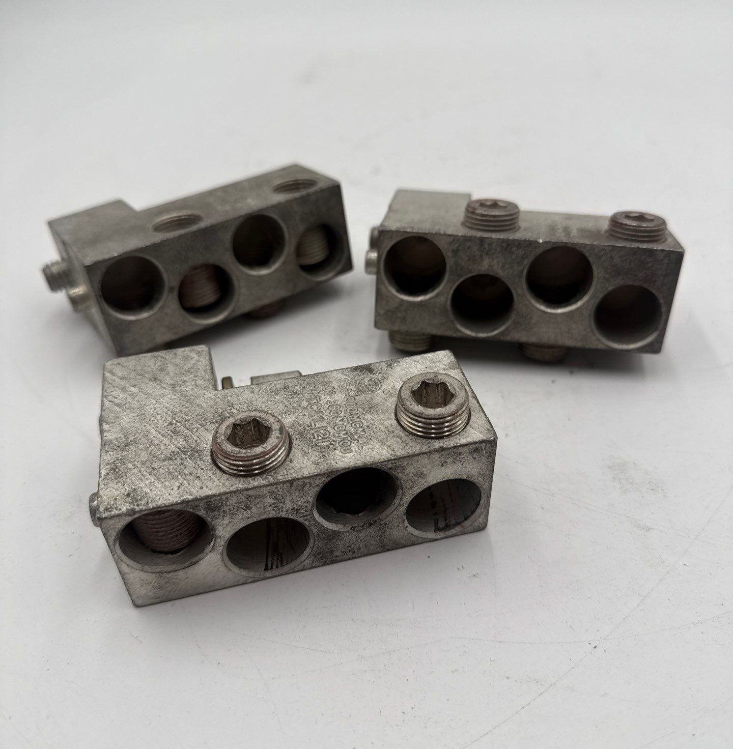 GE TCAL121 CIRCUIT BREAKER LUG 250-350KCMIL/COP 500KCMIL/ALU 4PORT 3PC Used