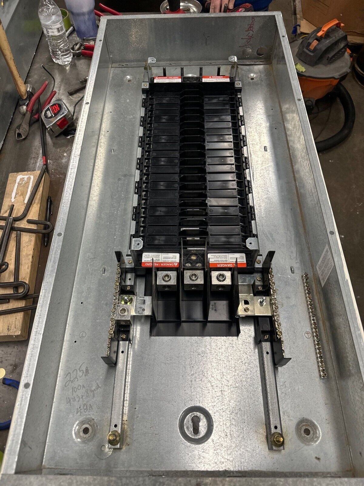Square D NF Panelboard 250A 600Y/347V 3PH 4W 42 Circuit Indoor Encl MLO 250 Amp P346 Used