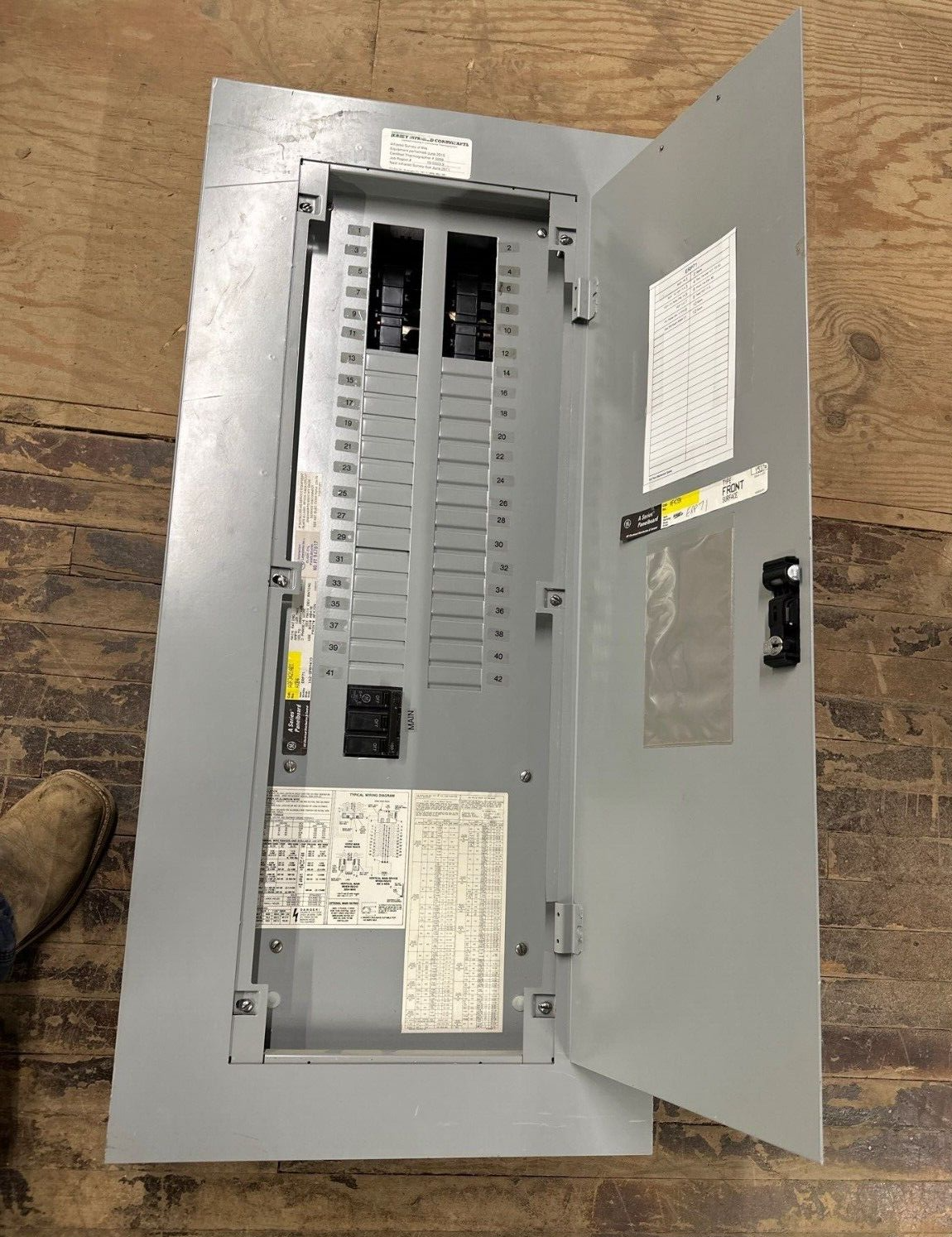 GE AQF3421ABX Panelboard 125A 208Y/120V 3PH 4W 42 CIR MCB THQB32100 Indoor Encl P009 Used
