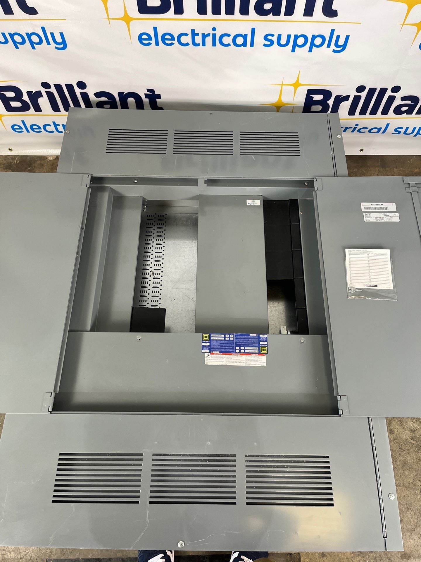 Square D HCP I-Line Panelboard 1200A 480/277V 3PH 4W 30Cir MLO Indoor Encl HC4259DB Used