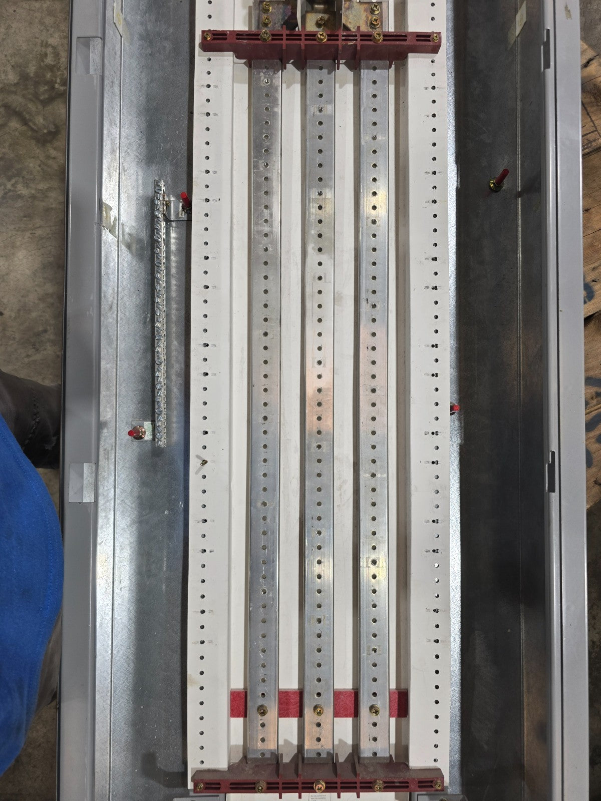 Eaton PRL3A Panelboard 400A 480V 3PH 3W MCB 400 Amp Panel HFD3225 225 Amp Used