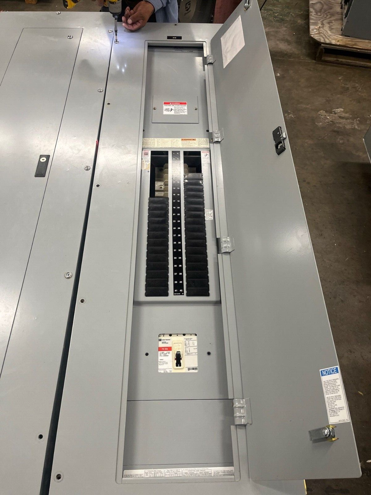 Cutler Hammer PRL2A Panelboard 400A 277/480V 3PH 4W 42Cir Indoor Encl MLO FD3225 P575 Used