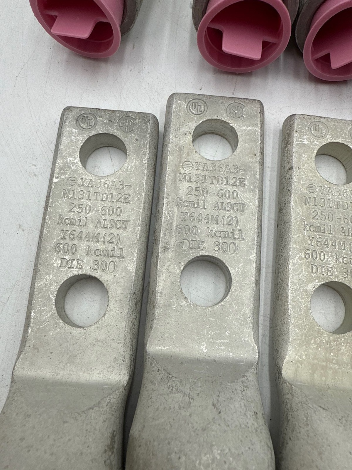 10PC Burndy YA36A3N131TD12E 2 Holes Aluminum Compression Lug Terminal Lot of 10 New